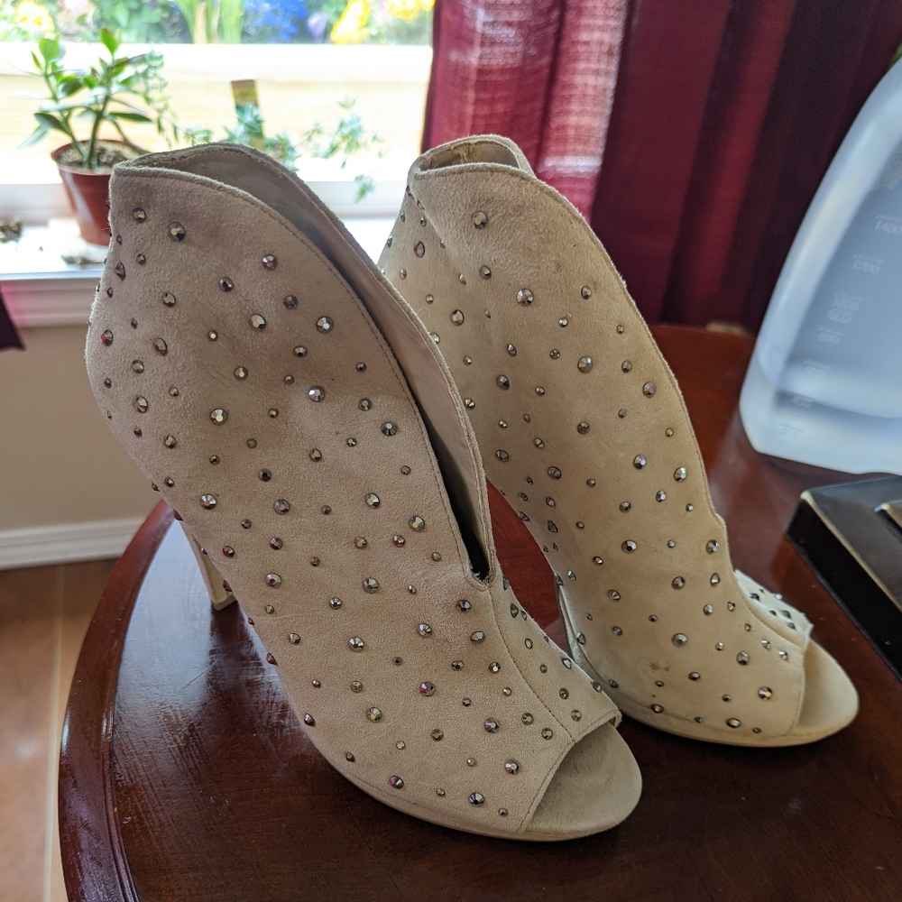 Nude Women's Peep Toe Rhinestone Suede Heeled Booties size 8.5